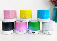 Extérieur Portable A9 Sans Fil Stéréo LED Haut-parleurs RGB Éclairage Mini 5W Sortie Audio Étanche avec Microphone Vente en Gros
