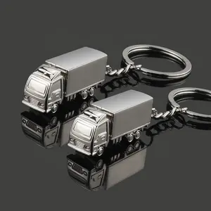 Vente en gros de porte-clés de gros camion en alliage de zinc avec logo laser pour voiture porte-clés de modèle en forme de métal argenté porte-clés de camion 3d pour garçons