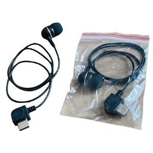 Auriculares con cable tipo C, micrófono de solapa de un solo oído, color negro, para productos en stock. - Product Image 2
