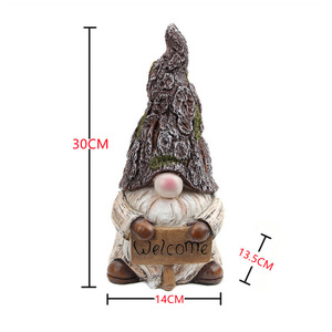 Figurine de gnome miniature en résine, panneau de bienvenue, elfe de jardin, gnome en bois - Product Image 1