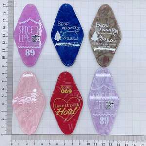 Porte-clés de Motel de banque de paillettes rétro d'hôtel gravé de timbre chaud, porte-clés d'hôtel d'émail en métal avec l'épingle de porte-clés en métal vintage - Product Image 3