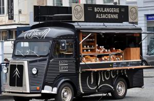 Camion de restauration mobile sur mesure avec cuisine professionnelle, remorque à burgers pour la vente de rue, les festivals et la restauration en plein air - Product Image 3