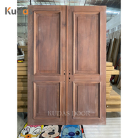 Porte d'entrée double en bois massif de style européen classique vintage, design à panneaux, pour villa de luxe
