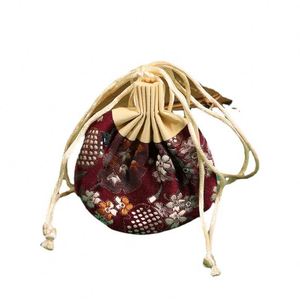 Bolsita de Yute Brocado Personalizada con Cordón, para Regalo, con Logotipo Personalizado, 10*18cm, Ideal para el Festival del Bote del Dragón o como Colgante para Coche de Estilo Antiguo - Product Image 1