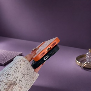 เคสโทรศัพท์กันกระแทกหนังงูสำหรับ iPhone แบบกำหนดเองได้ - Product Image 3