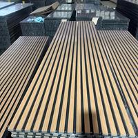 Panneau acoustique rainuré en bois OEM ODM, design cannelé, panneau mural insonorisant pour hall d'hôtel de luxe et réception