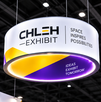 Conception de stand d'exposition personnalisé |   Boîte à lumière LED suspendue, Piliers de présentation hauts, Support modulaire à assemblage rapide pour CES 2027