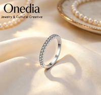 Bague de fiançailles et de mariage empilable demi-éternité Onedia pour femme en argent sterling 925, sertie de moissanite minimaliste en grappe à griffes