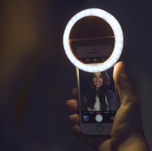 Mini lumière circulaire rechargeable à trois modes d'éclairage <span class=keywords><strong>pour</strong></span> téléphone/téléphone portable Android, ordinateur portable, photographie, caméra vidéo, maquillage <span class=keywords><strong>pour</strong></span> filles - Product Image 4