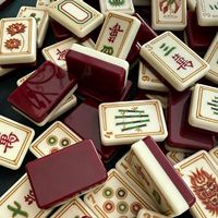 Jeu de tuiles de mahjong américain personnalisé en acrylique gravé rouge et bleu, tapis de jeu de mahjong sur mesure, jeu de table, divertissement et jeux d'argent