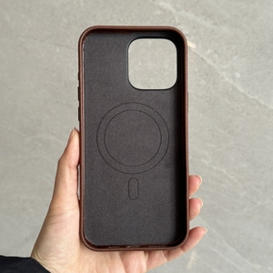 เคสโทรศัพท์หนังวัวแท้เคลือบแว็กซ์น้ำมันสุดหรู ยี่ห้อ YUBO LEATHER ป้องกันแรงกระแทก พร้อมช่องใส่กุญแจ AI สำหรับ 16 <span class=keywords><strong>Pro</strong></span> <span class=keywords><strong>Max</strong></span> ฝาหลังหนังแท้ - Product Image 6