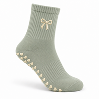Chaussettes de Pilates personnalisées avec logo, antidérapantes, semelle en silicone en forme de cœur, étiquette brodée, emballage, chaussettes de Pilates pour femmes