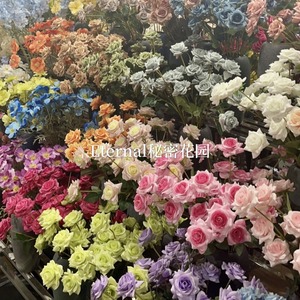 ดอกกุหลาบประดิษฐ์หลากสีแบบช่อเล็กขายส่งสำหรับตกแต่งบ้าน - Product Image 1