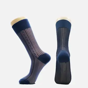 2023 baru 12 warna musim panas striped ultratipis kaus kaki nilon tipis pria sutra