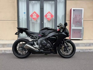 Moto sportive d'occasion Honda CBR1000 Supr Sport 1000cc refroidie par eau, adaptée aux pilotes expérimentés - Product Image 2