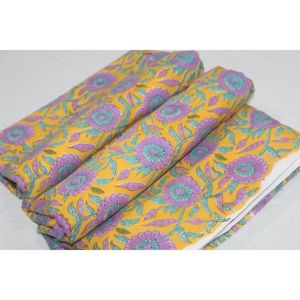 Tela 100% Algodón Sostenible con Estampado Botánico Hecho a Mano de Inspiración Vintage, Ropa Boho de la India, Pañales Artesanales, Bolsos, Cortinas - Product Image 1