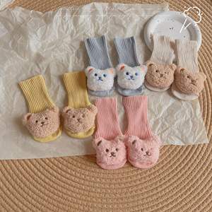 Chaussettes de sol à double aiguille pour enfants roses Filles populaires Semelle antidérapante Poupée de dessin animé Chaussettes à tube moyen Cadeau d'anniversaire pour bébé - Product Image 2
