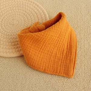 Bavoirs pour bébé personnalisés en gros, 100% coton, bavoirs d'alimentation anti-bave avec boutons, accessoire de bébé adorable de Chine - Product Image 6