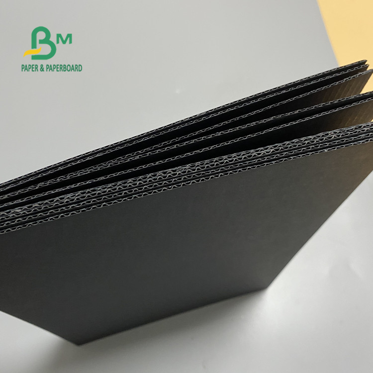 Black Corrugate E Flute Cardboard Sheet For Carton Packing 502mm X 693mm