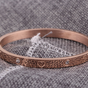Bracelet en acier inoxydable doré avec cœur et diamant, pour femme, à porter au quotidien, diamant synthétique rond brillant de 6 mm, bijoux - Product Image 4