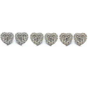 Boucles d'oreilles clous en or blanc 18 carats avec diamants véritables, design Cœur Baguette 'Bride Beloved', bijoux fins attrayants pour femme - Product Image 3