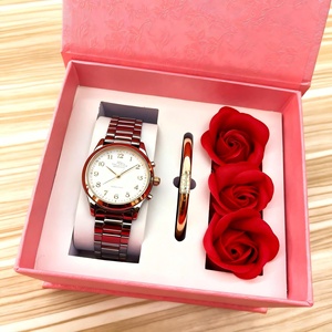 Boîte à montre pour femme haut de gamme plaquée or rose avec logo personnalisé et finition bronzée pour un cadeau d'anniversaire ou de la Saint-Valentin - Product Image 1