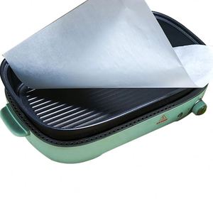 Papier sulfurisé blanc pré-coupé double face chauffant pour la cuisson des biscuits et des pains - Product Image 1