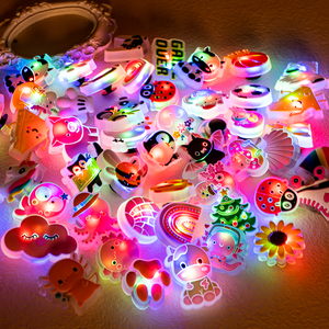Nuevos Diseños de Moda: Charms LED Personalizados al por Mayor para Zapatos, Zuecos Brillantes con Divertidas Decoraciones de Salamandra Rosa y Animales. - Product Image 2