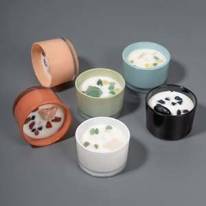 Venta al por mayor de <span class=keywords><strong>velas</strong></span> aromáticas de cera de soja de lujo de cristal curativo hechas a mano veganas conjunto de regalo vela <span class=keywords><strong>con</strong></span> joyería <span class=keywords><strong>en</strong></span> <span class=keywords><strong>el</strong></span> <span class=keywords><strong>interior</strong></span> - Product Image 3