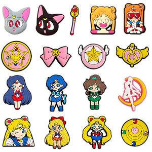 จี้รองเท้าลายการ์ตูนเซเลอร์มูนจากญี่ปุ่น ขายดีที่สุดจาก HY Wholesale จี้รองเท้าลูน่า จี้รองเท้าการ์ตูน ตัวล็อครองเท้า PVC - Product Image 1