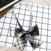 Nœud papillon en polyester jacquard à carreaux noirs fumés Okada, style universitaire, le plus vendu, avec col JK et accessoire de chemise à nœud papillon