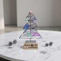 Décoration de Noël moderne en verre irisé LED, motif arbre de Noël, cadre en fil métallique triangulaire 3D, alimentation par piles, IP44, ornement de table pour les fêtes