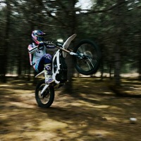Vente en gros en stock, moto électrique tout-terrain Surron Light Bee 2 puissante de 24 kW, suspension réglable