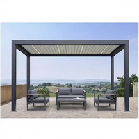 Pergola autonome à lames orientables avec structure en métal graphite et auvent à lames résistant aux intempéries pour un confort quotidien en extérieur