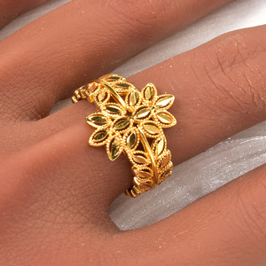 Anillo delicado vintage de filigrana abierta ajustable de cobre chapado en oro de 18k con diseño floral para mujer. - Product Image 2