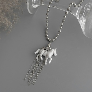 Colliers tendance avec pendentif petit cheval en métal perlé pour femmes, accessoires <span class=keywords><strong>de</strong></span> collier à pampilles amusants pour le quotidien, bijoux fantaisie, cadeau - Product Image 4