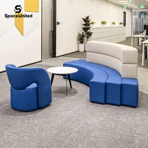 स्पेसएकीकृत आधुनिक घुमावदार शैली ठोस लकड़ी फ्रेम सार्वजनिक क्षेत्र लाउंज क्षेत्र मॉड्यूलर टिकाऊ सोफा - Product Image 1