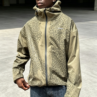Veste coupe-vent imperméable à imprimé léopard, changeant de couleur à l'eau, fabriquée sur mesure par un fabricant de Dongguan pour hommes