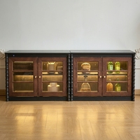 Meuble TV de luxe en bois massif, style vintage français et moderne du milieu du siècle, console multimédia en noyer foncé avec portes vitrées et tiges décoratives pour salon
