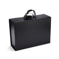 Boîte cadeau de luxe en carton rigide avec fermeture magnétique, texture papier crocodile noir, avec poignée