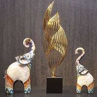 Ornement artisanal éléphant en résine de luxe créatif avec peinture artisanale et coquillage naturel pour cadeau vintage et décoration intérieure