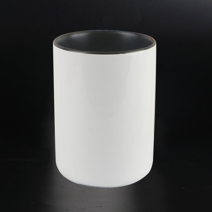 Black inside, white outside, handleless cup