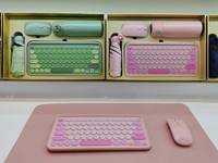 Ensemble de cadeaux d'affaires de luxe de promotion annuelle rose Ensemble de cadeaux d'entreprise uniques avec clavier, souris pour les clientes VIP