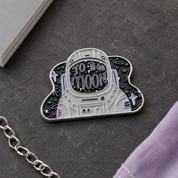 Broche personnalisée en métal argenté pour émail souple, motif casque d'astronaute, visière, ciel étoilé et paillettes spatiales