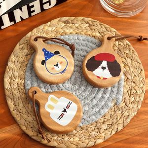 Abrebotellas de madera maciza con dibujos animados bonitos y creativos, mango de estilo moderno, pegatina magnética para nevera para abridor de botellas de cerveza y vino - Product Image 2