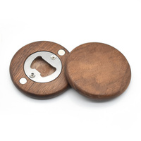 Ouvre-bouteille de bière en noyer noir blanc personnalisé personnalisé sous-verre ouvre-bouteille magnétique de réfrigérateur en bois de forme ronde