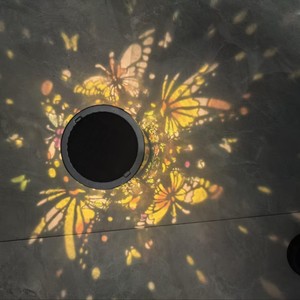 Lámpara Solar de Colibrí Colorida, Luz LED Colgante para Jardín Exterior, Resistente al Agua, con Batería Incluida - Product Image 3