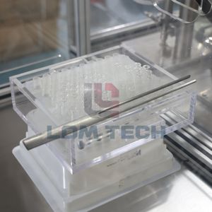 Machine de remplissage et de scellage de liquide de seringue entièrement automatique pour la toxine botulique d'<span class=keywords><strong>acide</strong></span> <span class=keywords><strong>hyaluronique</strong></span> - Product Image 3