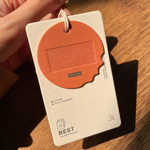 Tùy chỉnh tái chế giấy sang trọng treo tag UV in logo dập nổi trang phục treo thẻ & nhãn cho quần áo sang trọng - Product Image 2