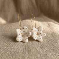 Anting Bunga Resin Putih Perhiasan Telinga Motif Polka Dot Emas Dekorasi Buatan Tangan